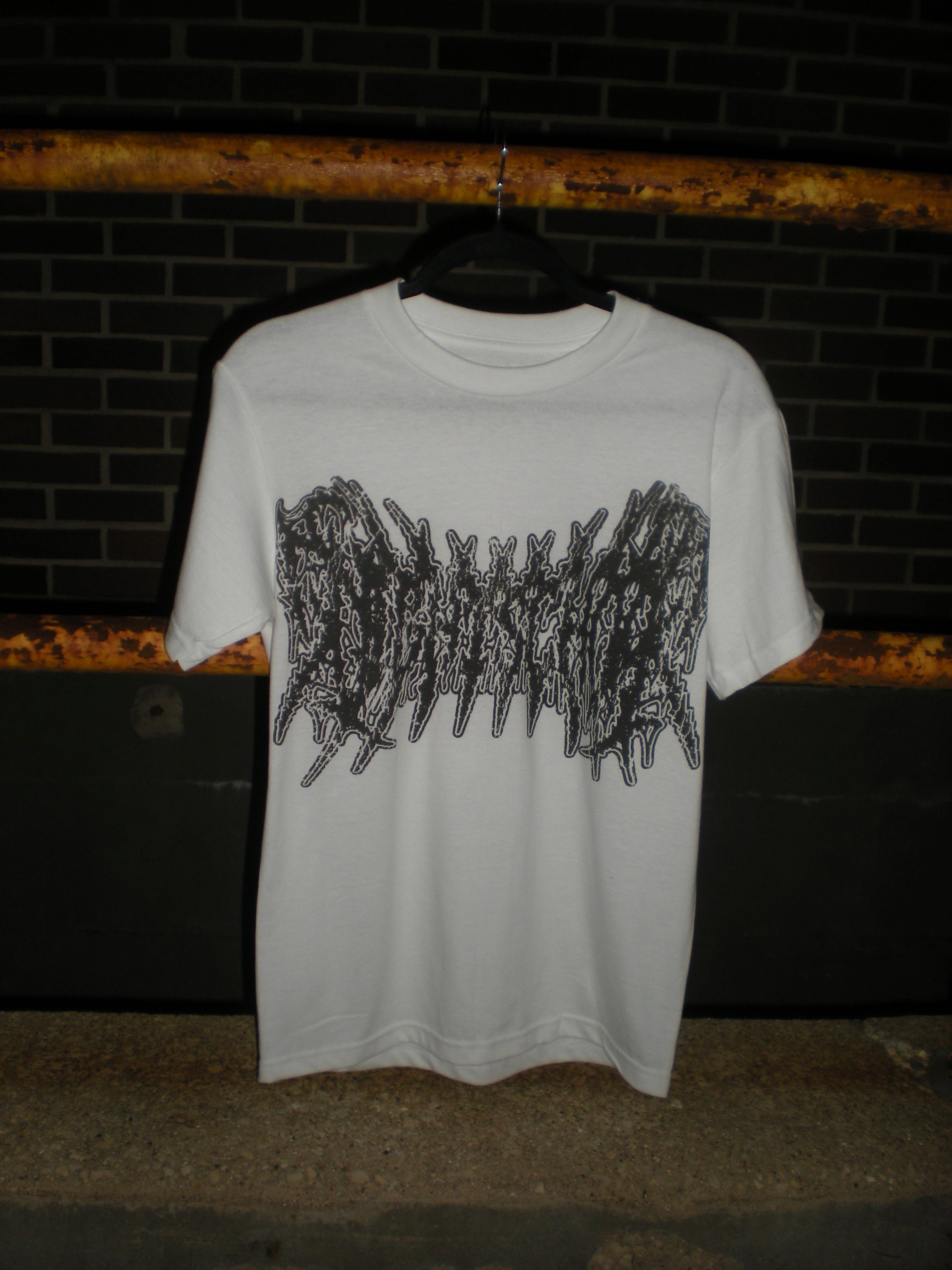 WHITE "NIGHSCHOOL" LOGO TEE
