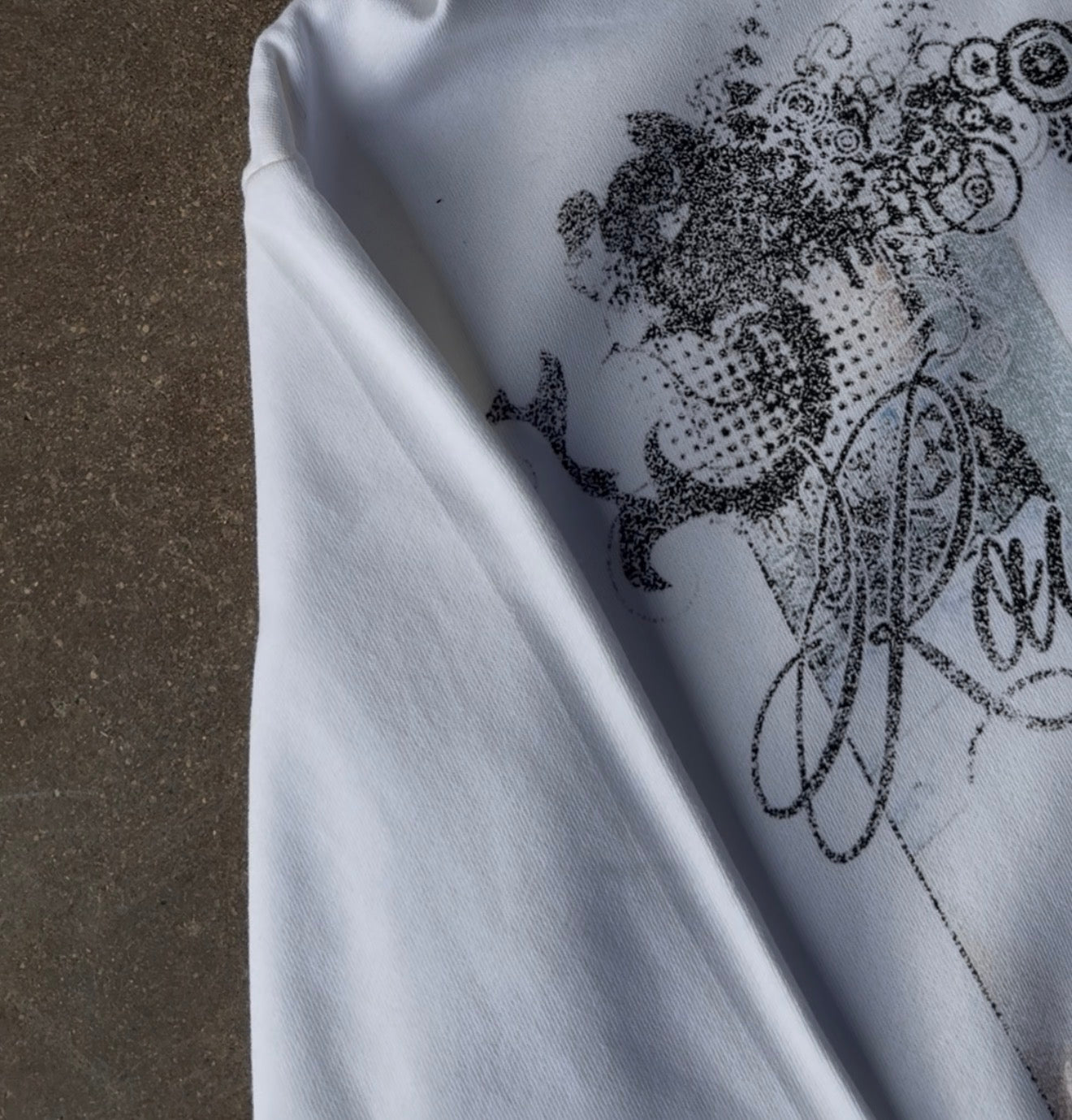 “ROUGH BEAUTY” HOODIE